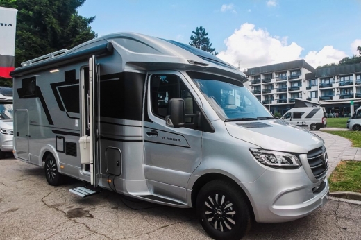 Autocaravana Adria Matrix Supreme 670 SL Mercedes-Benz