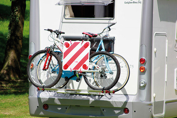 Autocaravana y bicicleta